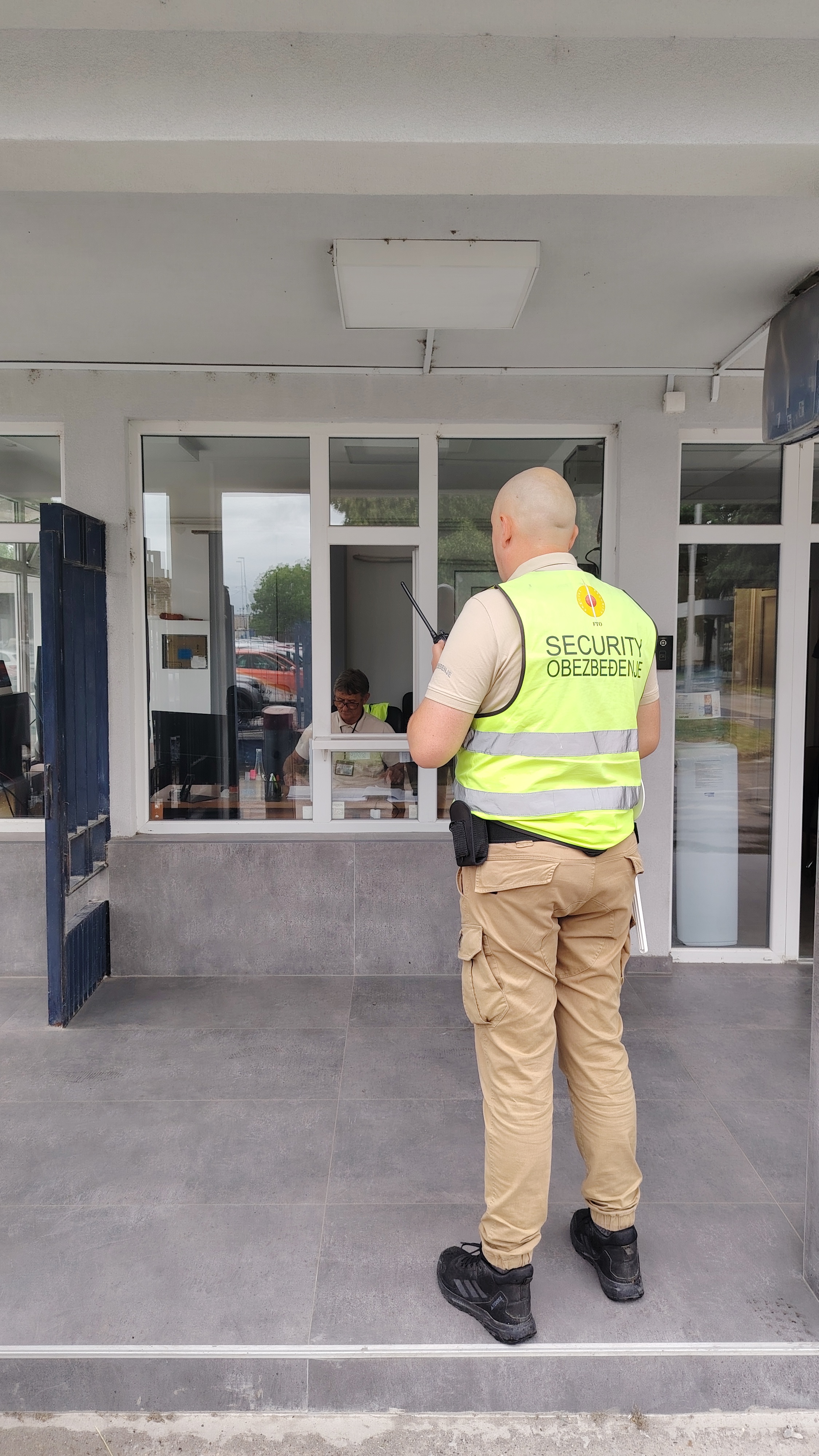 Bezbednosni tim na dužnosti